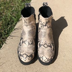 Women’s Vegan Snake Boots size 8